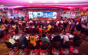 Live blackjack table with multiple players